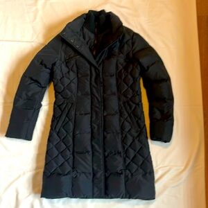 Calvin Klein Women’s Long Waterproof Winter Coat. Zips and buttons up. Size: XS